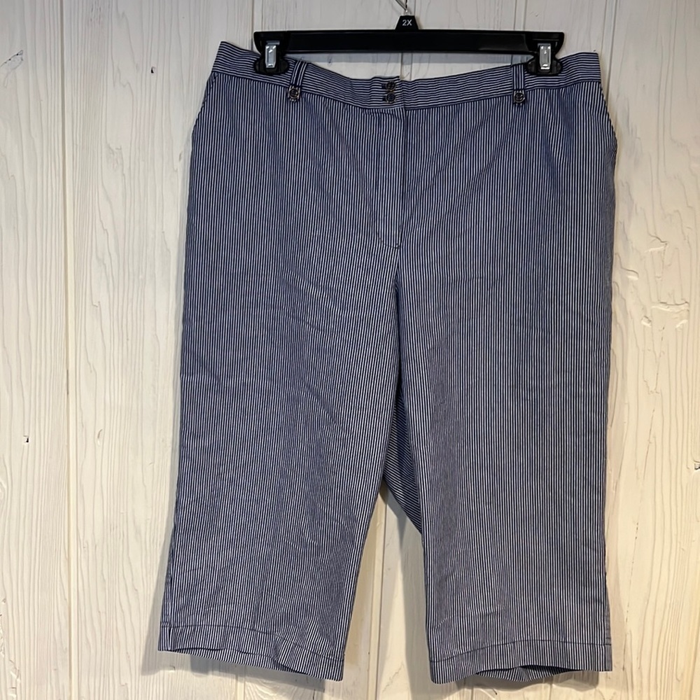 Alfred Dunner Pin Stripe Capris Size 18